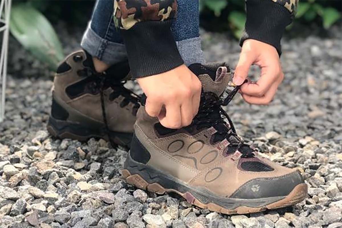 7 Merek Sepatu Gunung Favorit Para Pendaki, Mana Pilihanmu?