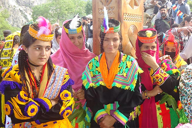 Tradisi Kawin Lari Suku Kalash Pakistan, Wanita Haid dan Hamil Tinggal di Rumah Bashaleni