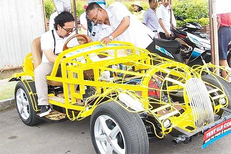 Bangga! Siswa SMK Asal Badung Bali Ini Berhasil Rakit Mobil Listrik Dari Limbah