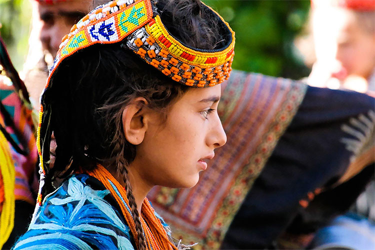 Remaja Pria Diasingkan Hingga Bebas Cari pasangan, Wanita Suku Kalash Masih Gender Kedua