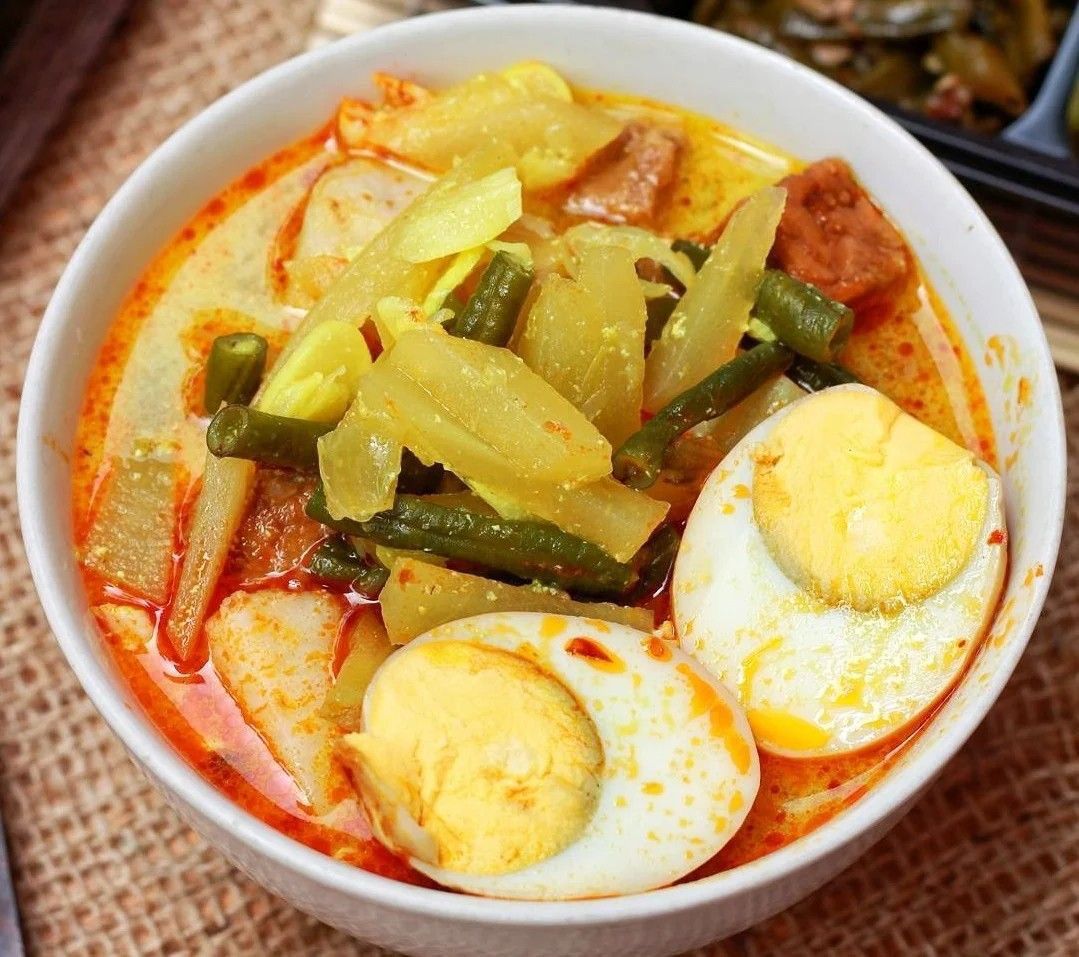 Resep Lontong Sayur Tradisional: Bumbu Kental Gurih yang Menggugah Selera