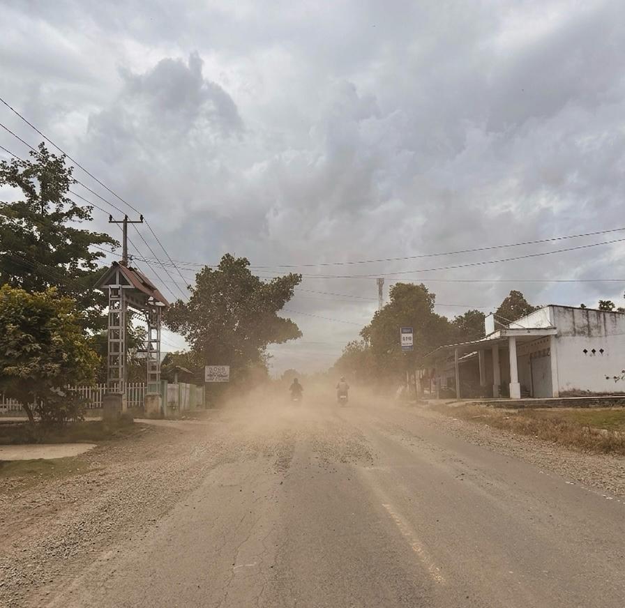Kondisi Jalan Provinsi di Desa Pondok Tengah Rusak Parah