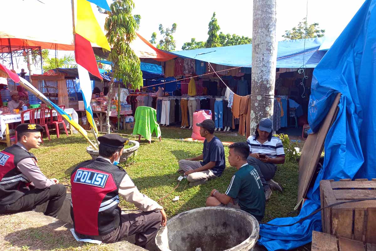 Beri Kenyamanan Pengunjung, Sat Samapta Patroli di Area Pasar Malam