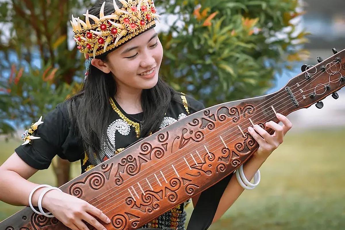 Dikenal Cantik Mempesona, Ini Syarat dan Tahapan Menikahi Perempuan Dayak