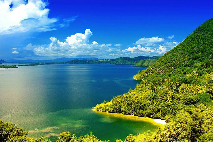 Tidak Perlu Jauh-jauh ke Luar Negeri, Inilah Danau-danau terindah yang Ternyata ada di Indonesia