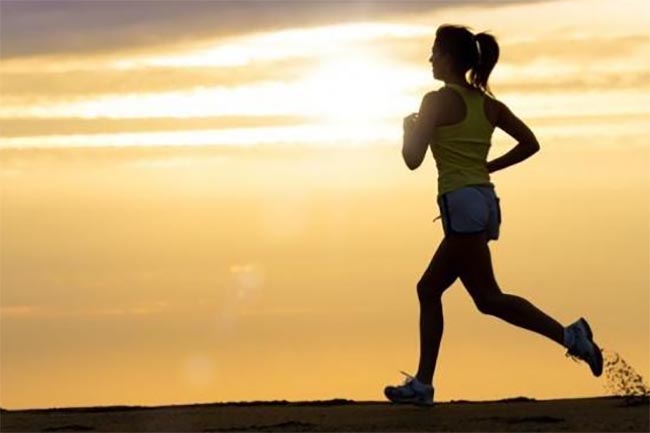 Kesehatan Lari Sore yang Jarang Diketahui, Jaga Kesehatan di Tengah Kesibukan Kerja