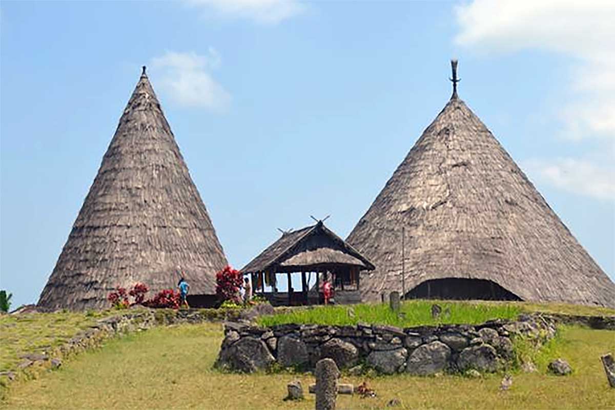 Menilik Uniknya Bentuk Rumah-rumah Adat di Nusa Tenggara Timur 