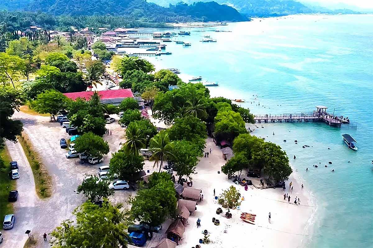 Berada di Ujung Pulau Sumatera, Inilah Keindahan Pesona Pantai Mutun Lampung