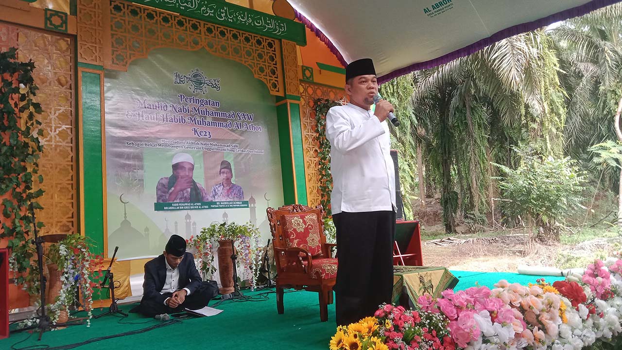 Pjs Bupati Mukomuko M. Rizon Hadiri Maulid Nabi di Desa Marga Mukti Penarik 