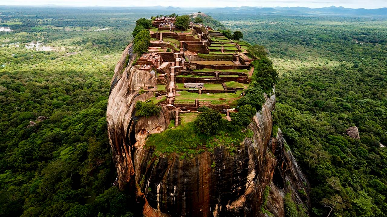 Misteri Benteng Kuno Sigiriya di Atas Batu Besar Yang Menakjubkan