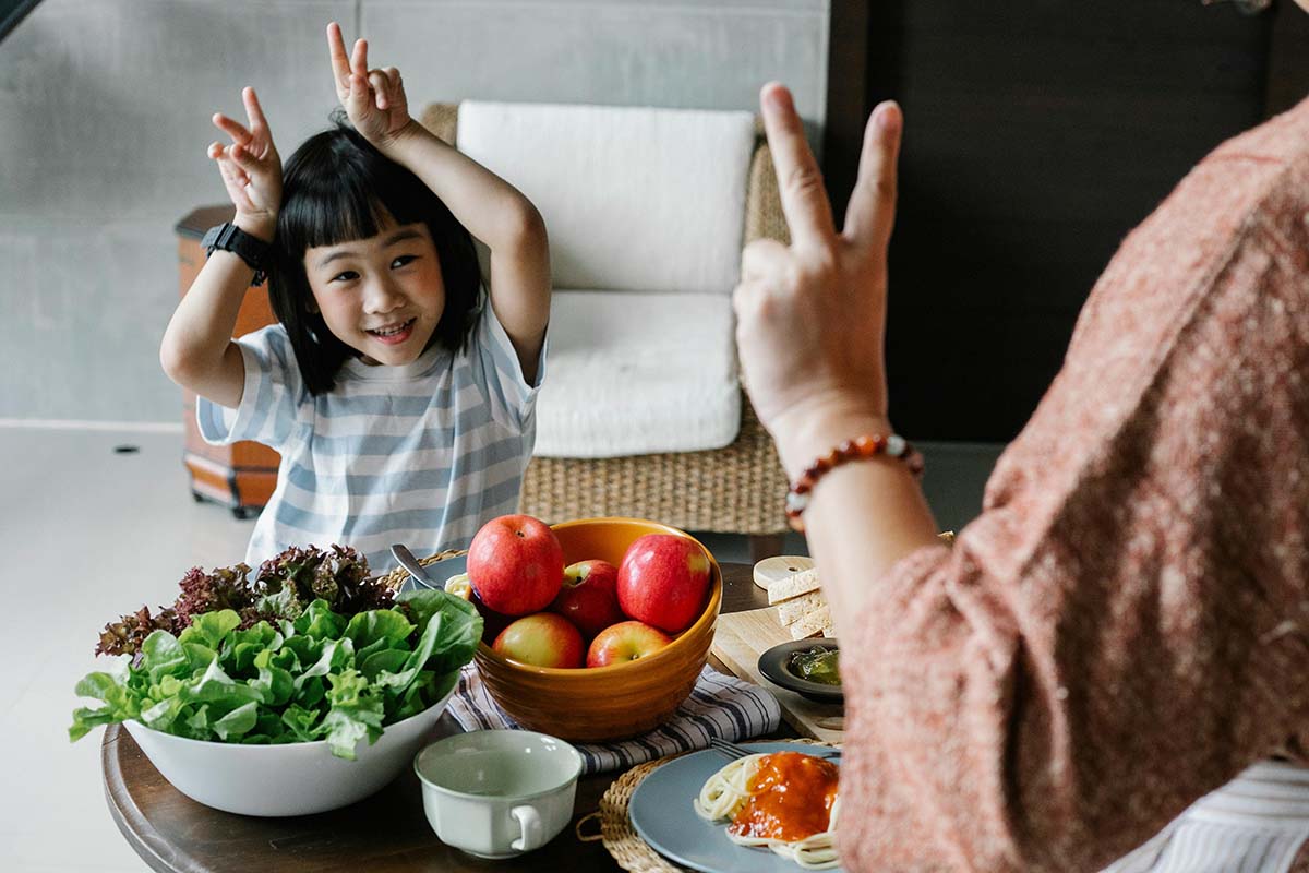 Orang Tua Harus Tahu Ini! Begini Tips dan Trik Mengajarkan Sikap Adil Kepada Anak