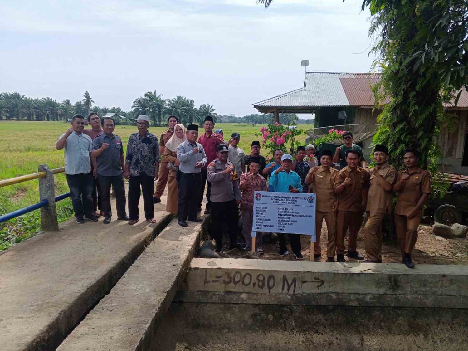 Pembangunan Fisik Dimulai, Pemdes Lubuk Sanai Fokus Bangun Jalan Rabat Beton