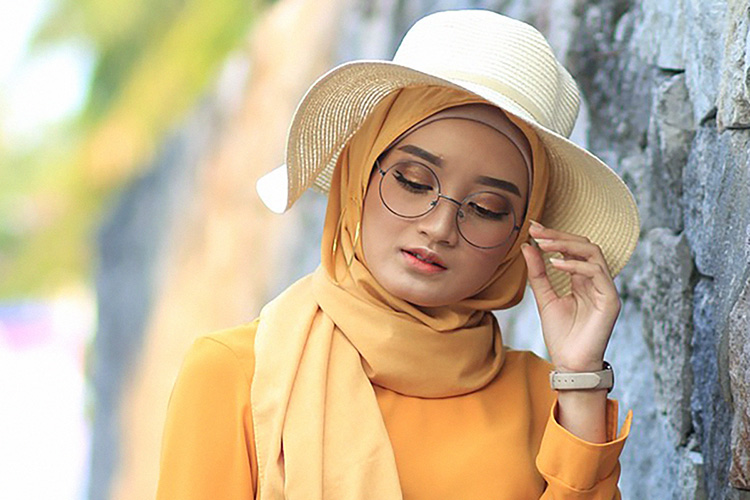 Perempuan Cantik Bukan Karena Dipoles, Tapi Oleh 5 Pancaran Pesona Berikut Ini