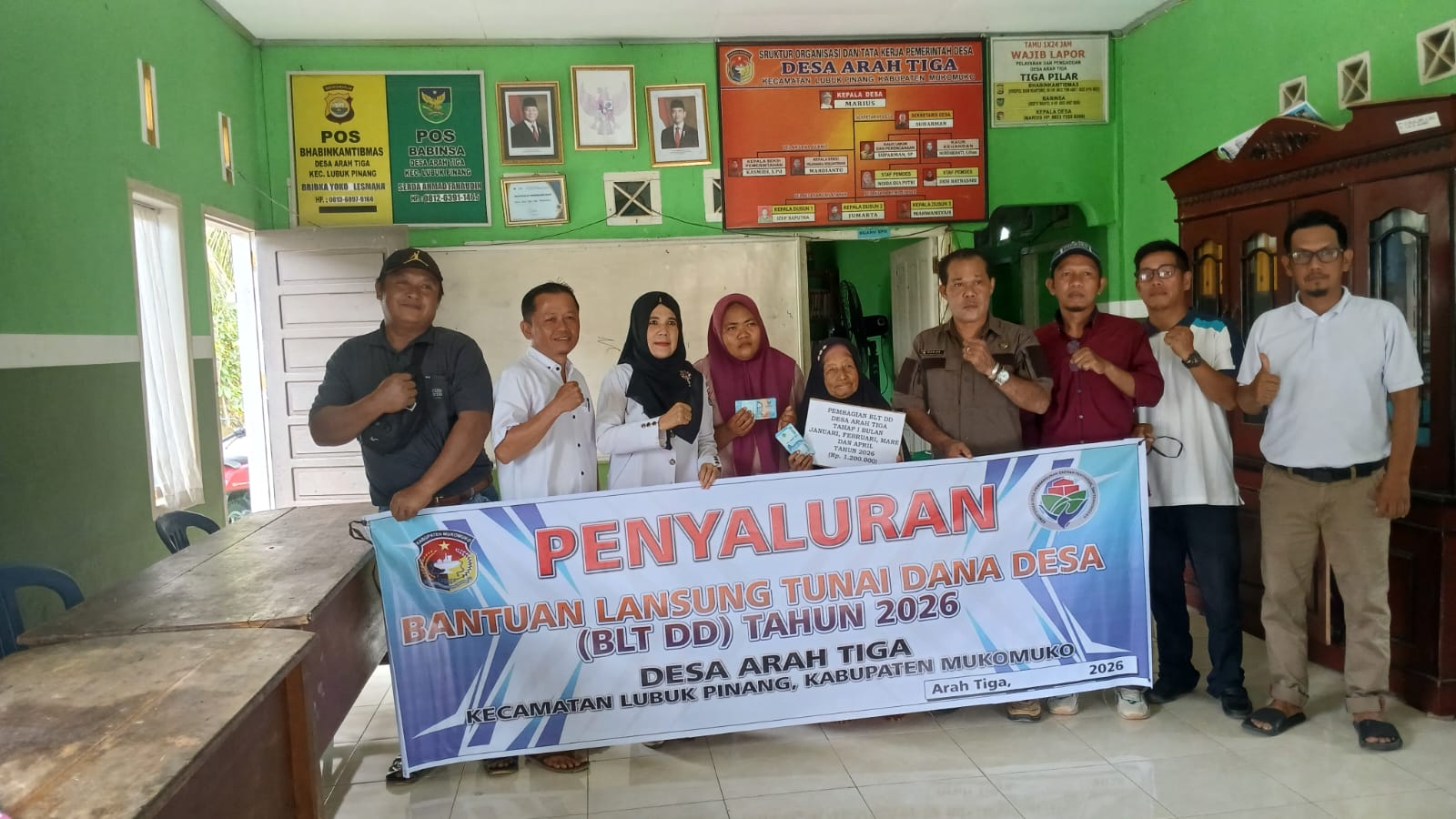 10 KPM di Desa Arah Tiga Terima BLT-DD Tahap Pertama