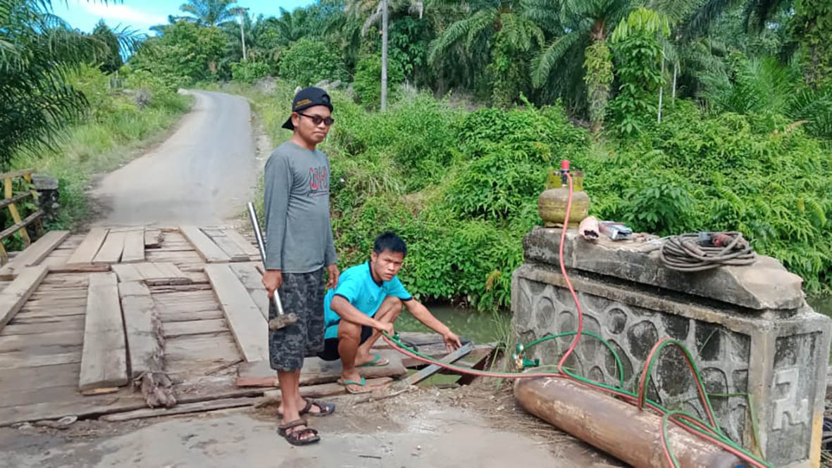 Truck Bermuatan Pupuk Nyungsep, PUPR Turun Rehab Jembatan Sungai Aur