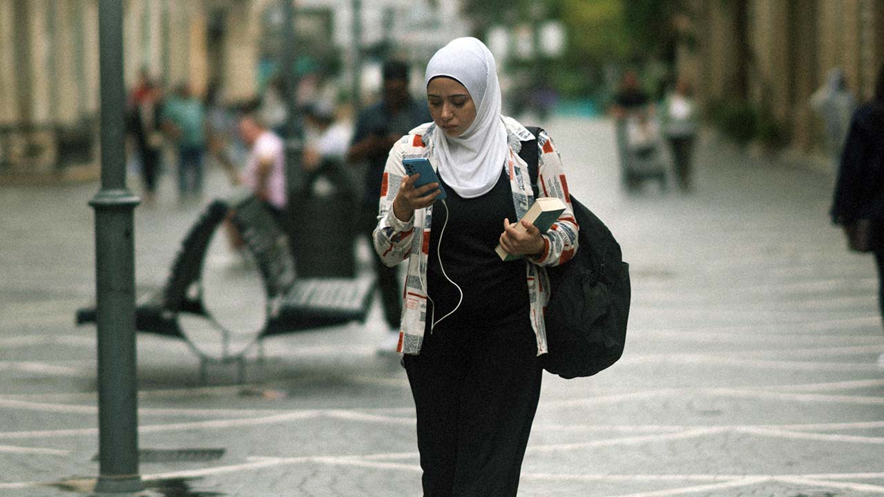 3 Cara Berjalan yang Dibenci Allah SWT Menurut Al-Quran dan Hadis, Ini Alasannya