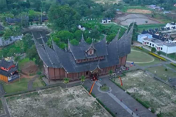 Mau Liburan? Ini 10 Destinasi Wisata Terbaik di Sumatera Barat Gampang Dikunjungi