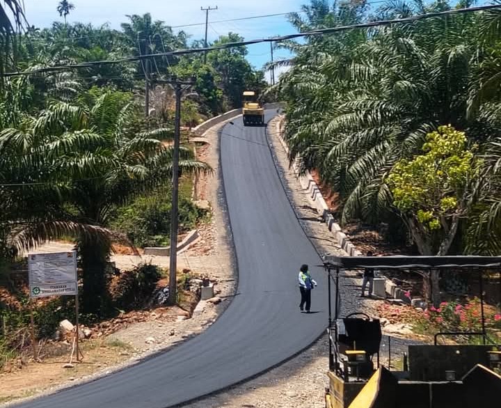 Warga Manunggal Jaya Nikmati Jalan Aspal Skema Inpres dan APBD Mukomuko
