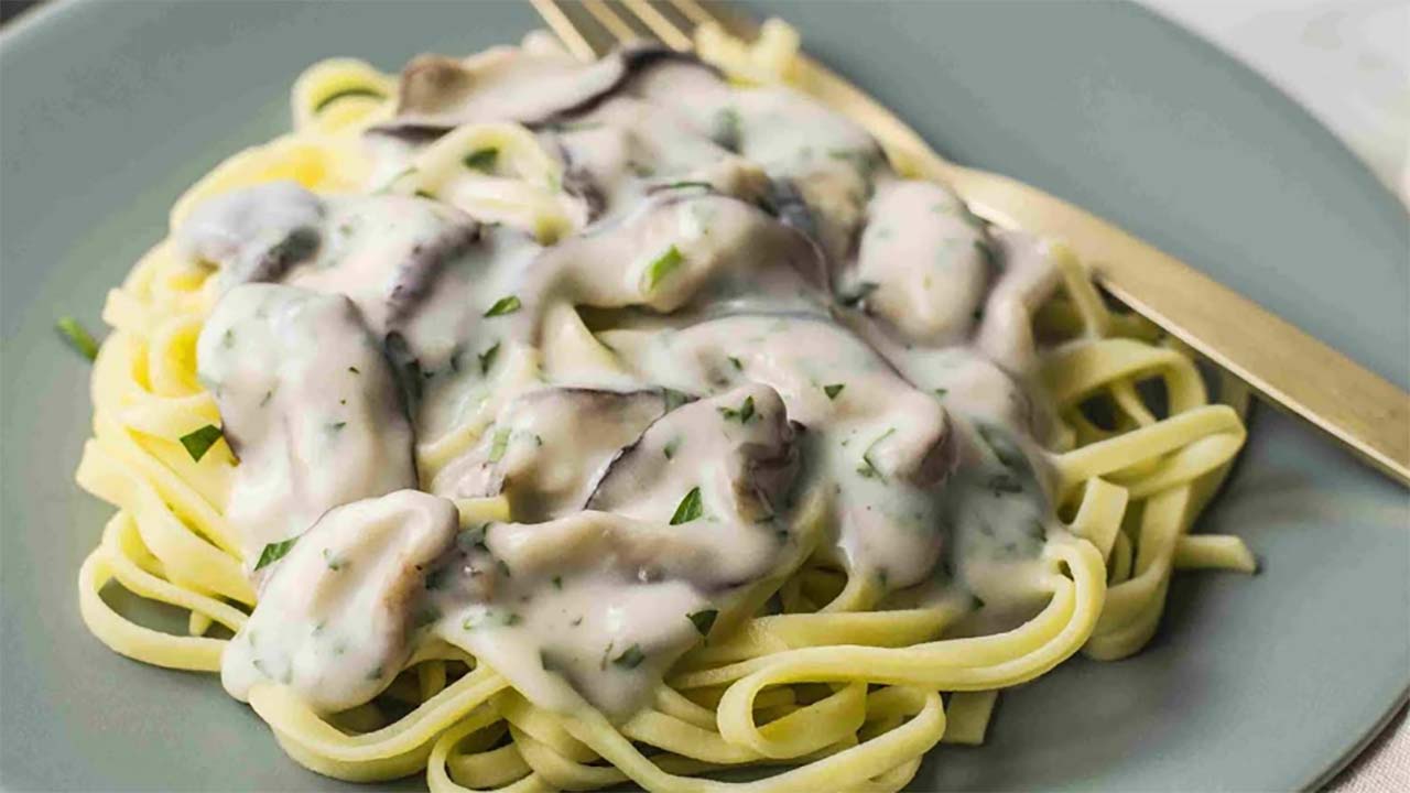 Wajib Cobain! Begini Resep dan Cara Sederhana Membuat Pasta Saus Jamur Creamy