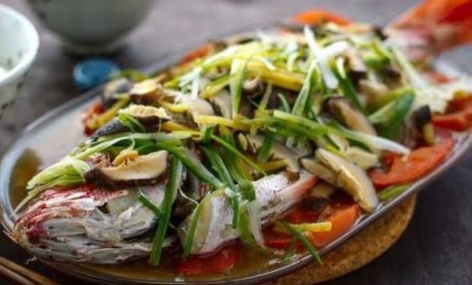 Bosan dengan Olahan Ikan Goreng? Yuk Cobain Resep Ikan Kakap Kukus Bumbu Iris yang Dijamin Lezat