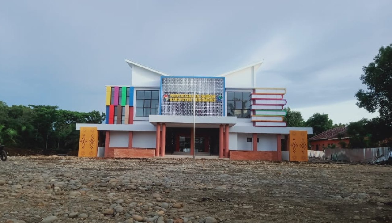 Gedung Perpustakaan Daerah Mukomuko Tampak Megah dengan Kombinasi Warna Mencuri Perhatian