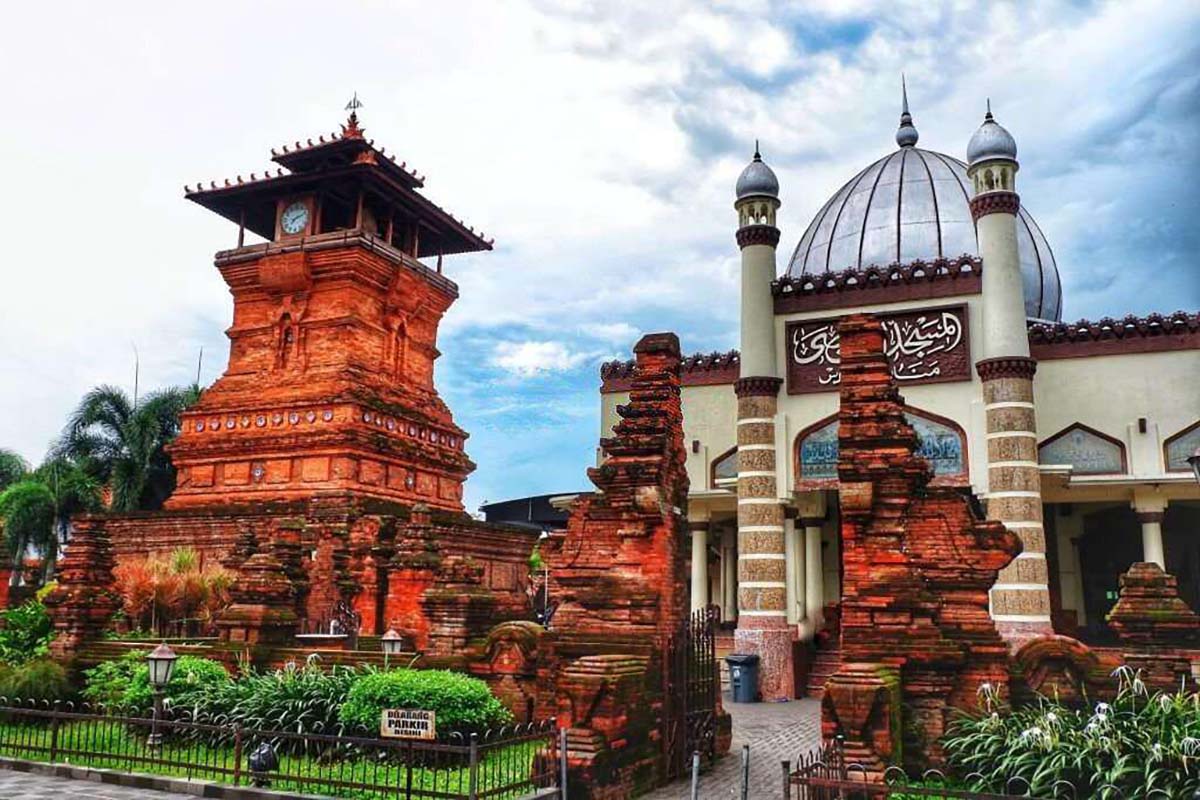 Yuk Wisata religi, Menara Kudus Mesjid Tertua Di Indonesia  Simbol Keberagaman Dan Warisan Islam Di Tanah Jawa
