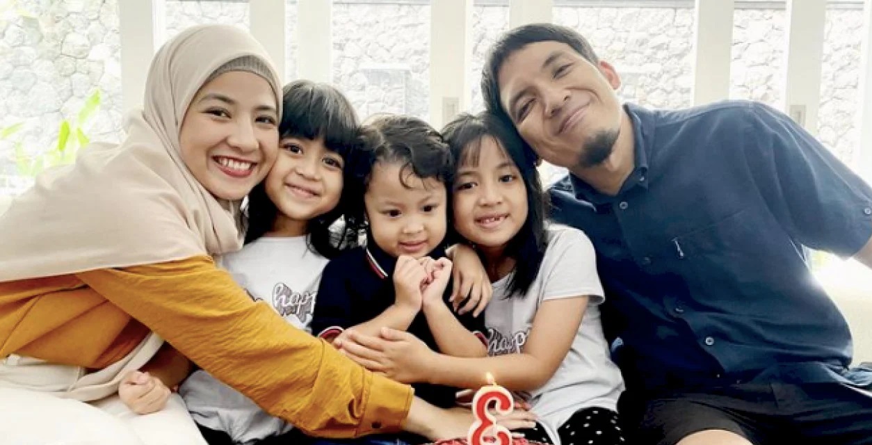 Gugatan Cerai Desta, Puisi Natasha Rizky Viral,'Kisah Kita akan Menjadi Nostalgia'