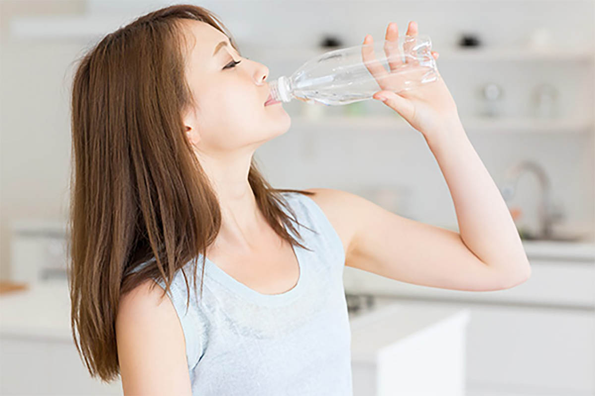 Mulai Sekarang Terapkan Kebiasaan Sederhana Minum Air Putih di Pagi Hari, Inilah Manfaatnya