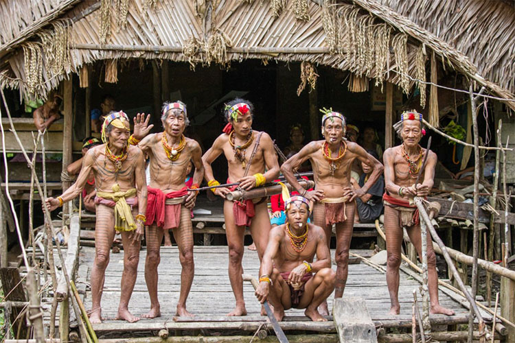 Mentawai, Suku Tertua dengan Tradisi Tato Kuno, Makan Pokok Sagu Hingga Tarian Mistis