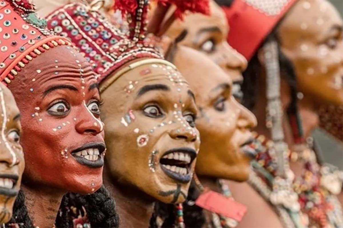 Mengenal Tradisi Unik Suku Wodaabe, Menculik Istri Orang Dengan Adu Gigi Putih