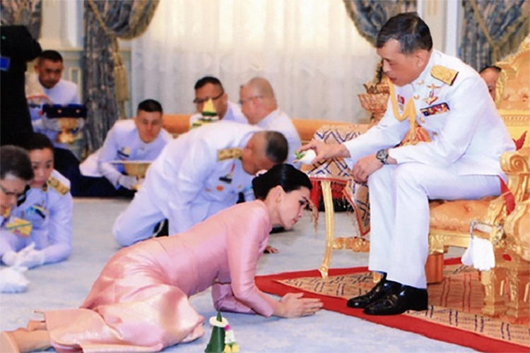 Tak Hanya Masyarakatnya, Anggota Kerajaan Thailand Juga Punya Tradisi Unik, Apa Saja?