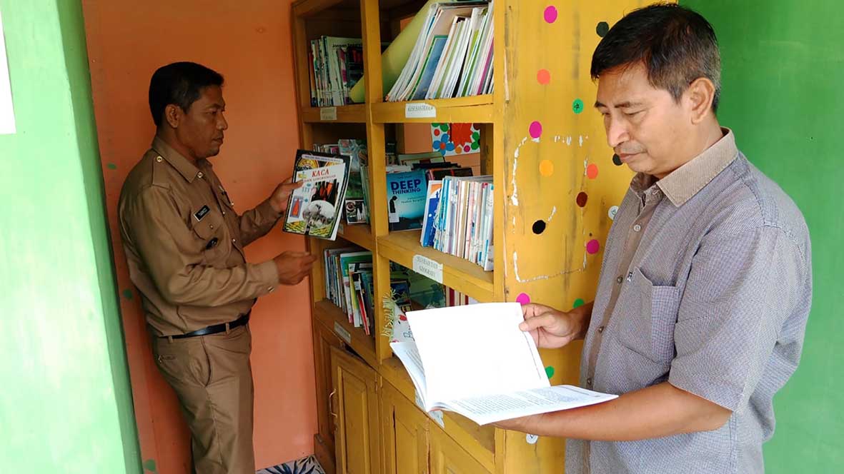 Kades Ujung Padang Sediakan Pojok Baca