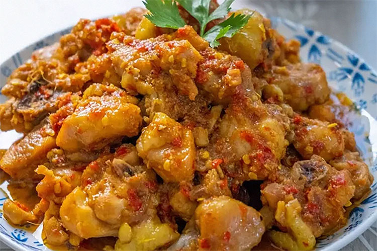 Enaknya Juara, Pedas Gurih Ayam Rica-rica Ini Makin Nikmat Disantap Pakai Nasi Hangat