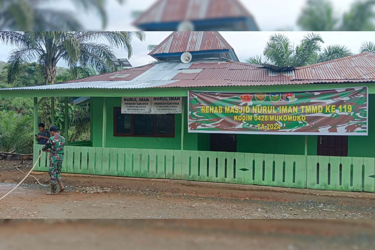 Kondisi Masjid Nurul Iman Desa Lubuk Talang Usai Direnovasi Satgas TMMD ke 119