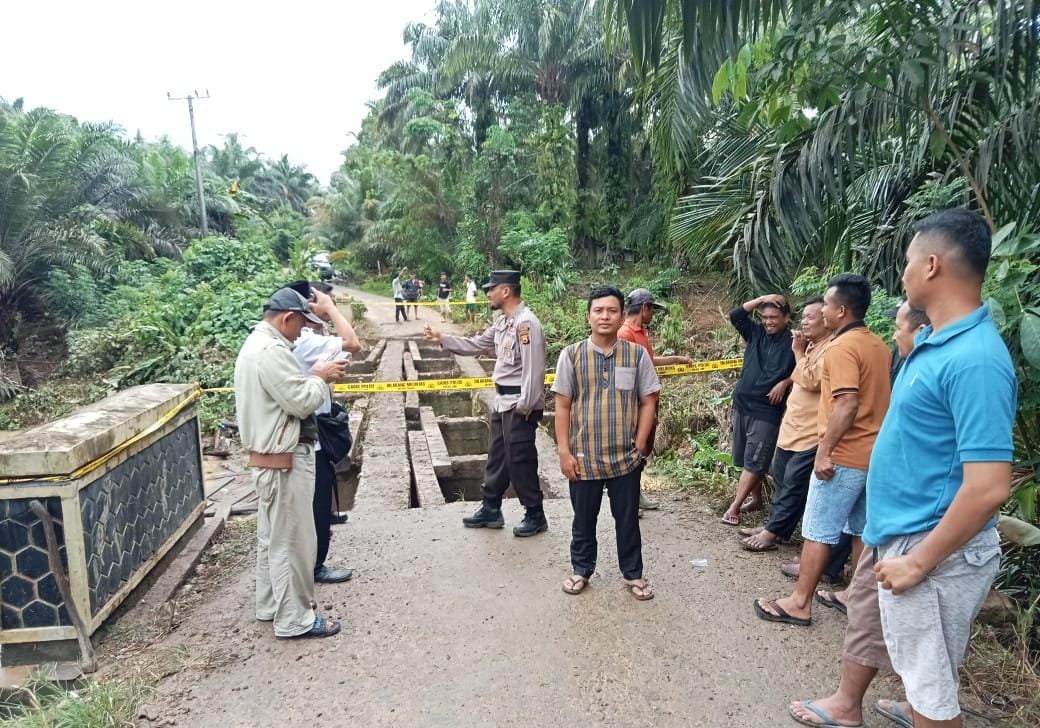 Jembatan Diterjang Banjir, Retak Ilir Terisolir, Siswa Terpaksa Libur Sekolah