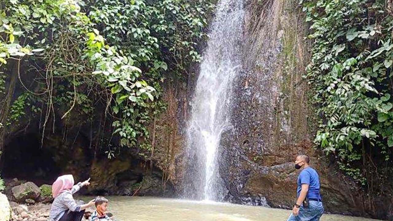 Kesegaran Alam dan Air yang Menyejukkan, Inilah Pesona Alam Air Terjun Batu Putu Lampung