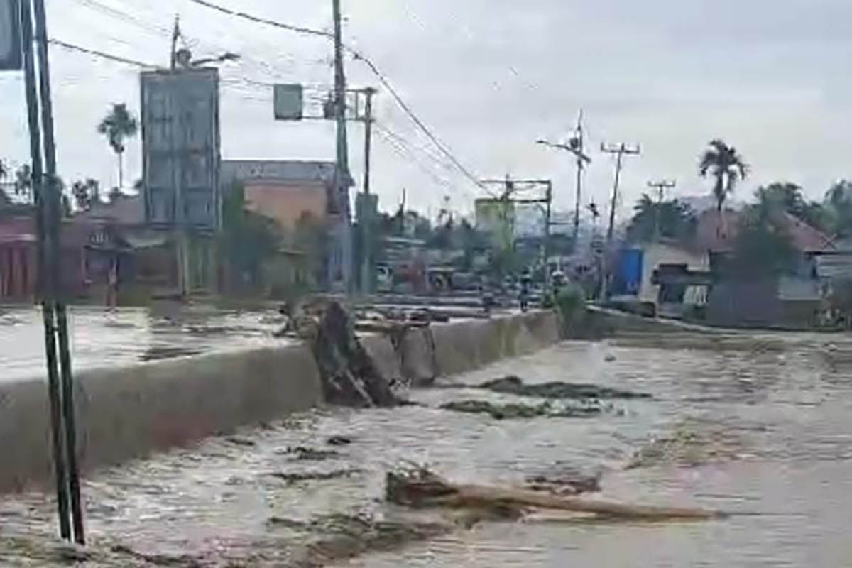 Banjir Bandang di Lubuk Sikaping Pasaman Rendam dan Rusak Puluhan Rumah