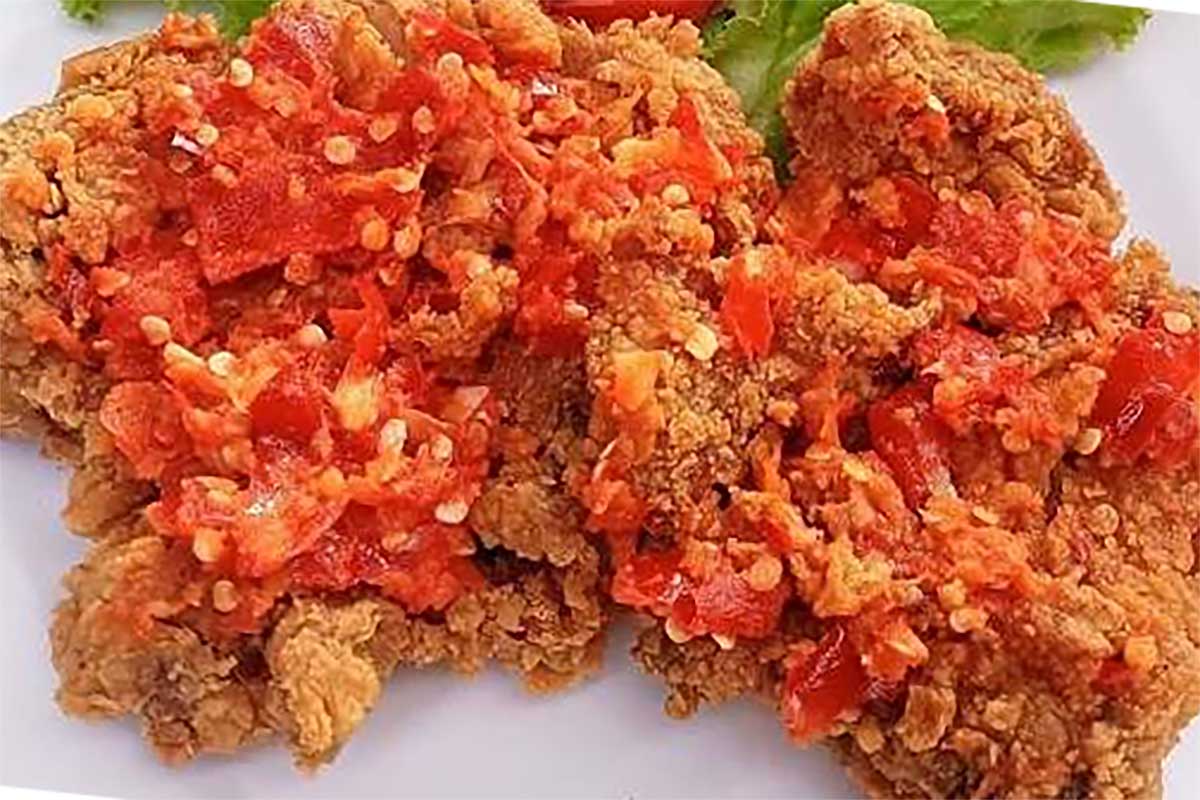 Menu Wajib Anak Kos yang Nggak Pernah Bikin Bosan, Ini Resep Ayam Geprek Sambal Bawang Enak dan Mantap