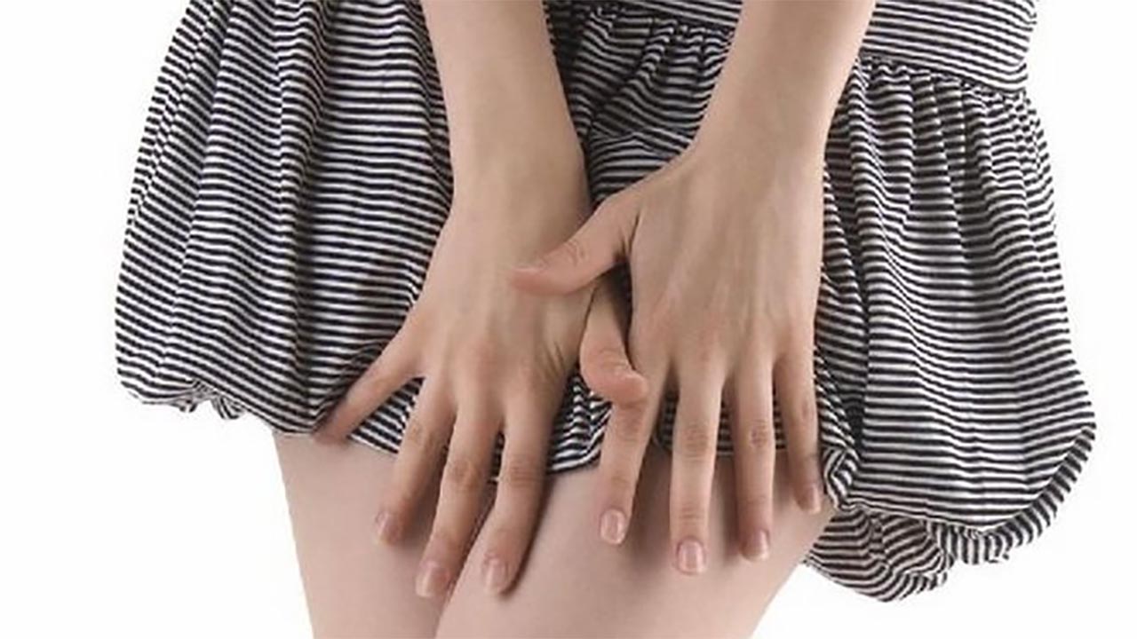 3 Dampak Buruk Menggunakan Rok Mini Bagi Perempuan