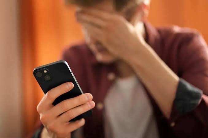 5 Hal yang Menyebbakan HP Cepat Rusak, Jangan Sering Dilakukan!