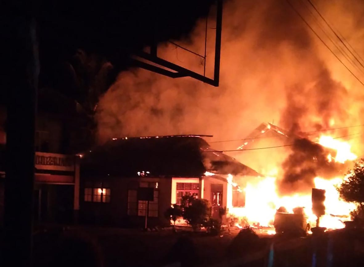 ﻿Breaking News!, Gedung BRI dan Rumdin Puskesmas Terbakar