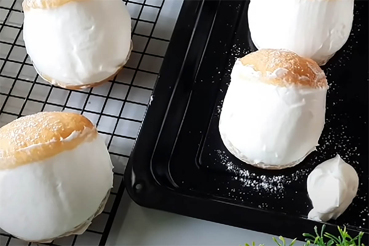 Ada yang Putih Manis tapi Bukan Oppa-Oppa, Ini Resep Donat Krim Susu Korea Manis dan Simpel