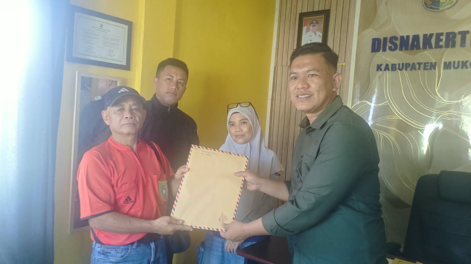 Puluhan Satpam Agromuko Melepor Ke Dinas Nakertrans, Diduga Ingin Dipecat Secara Halus Tanpa Pesangon