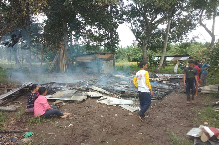 Diduga Korsleting Listrik, Rumah Warga Lubuk Pinang Ludes Terbakar