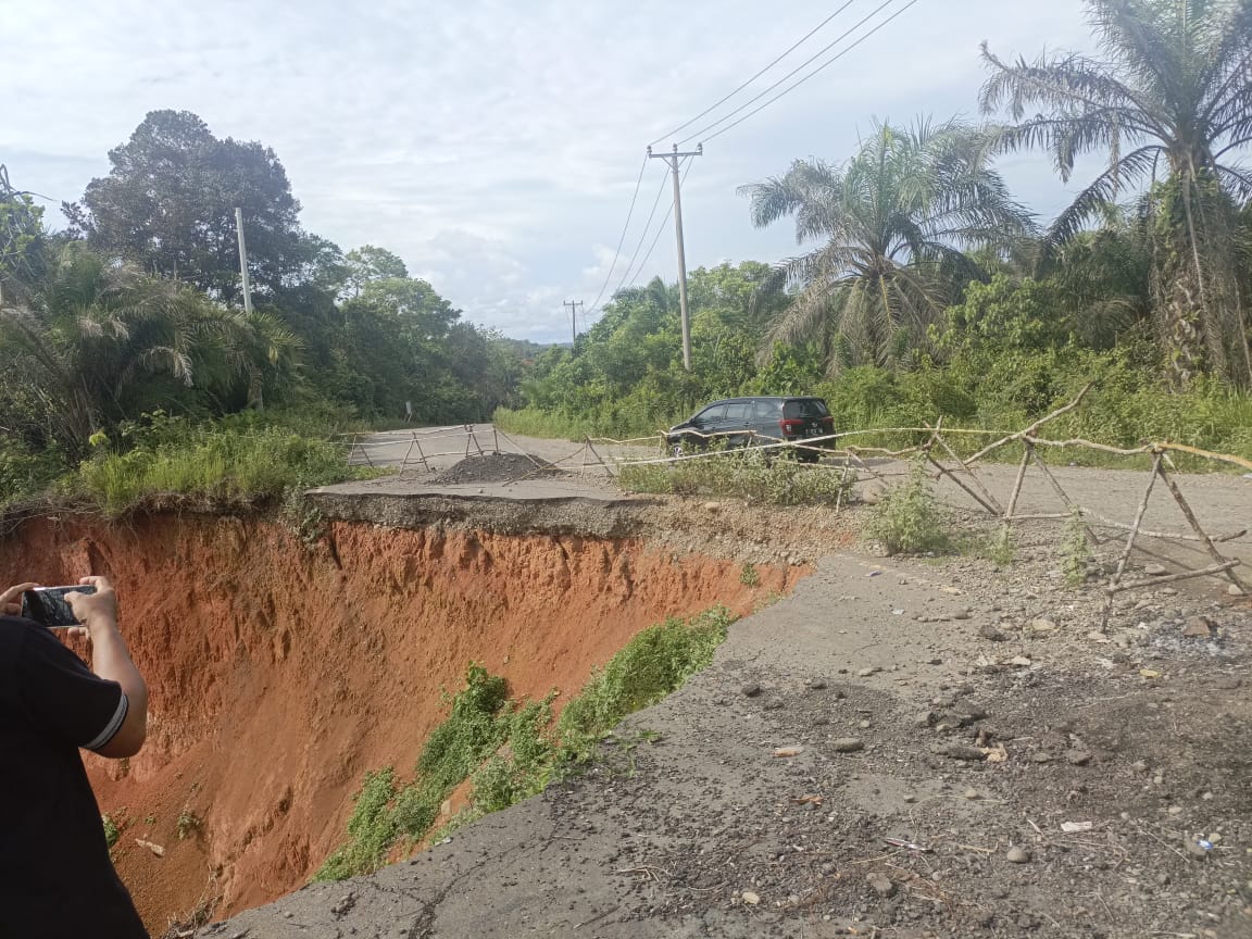 Titik Jalan Nasional Mukomuko-Bengkulu Yang Terancam Putus