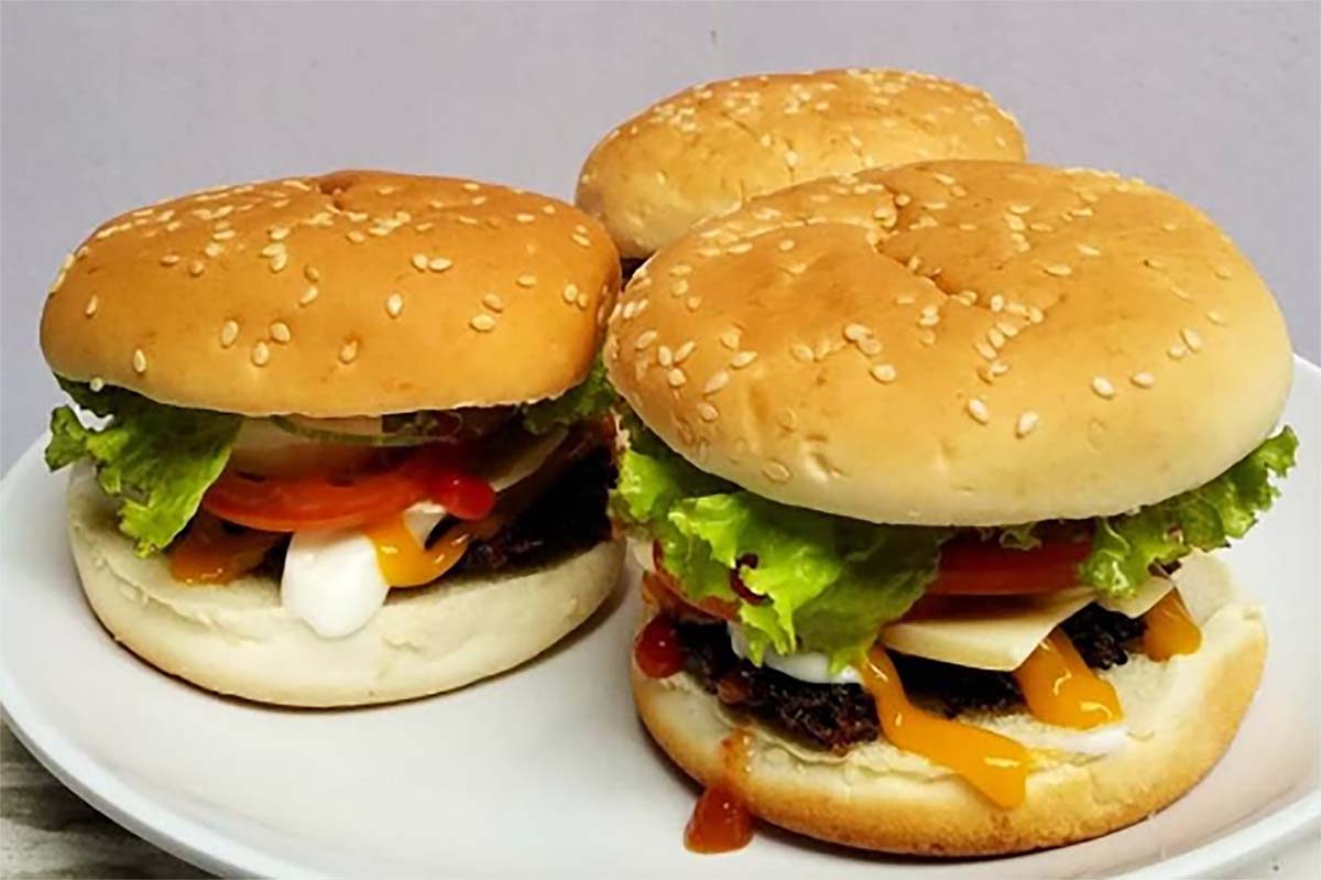 Yuk Bikin Hamburger Sendiri Dirumah, Cukup Gunakan Bahan yang Mudah dan Murah Berikut Ini
