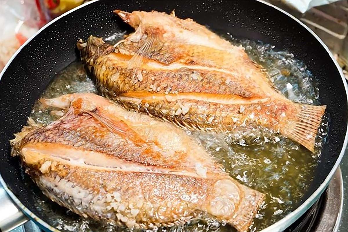 Ini Cara Goreng Ikan Supaya Tidak Meletup dan Lengket Hingga Tulangnya Rapuh 