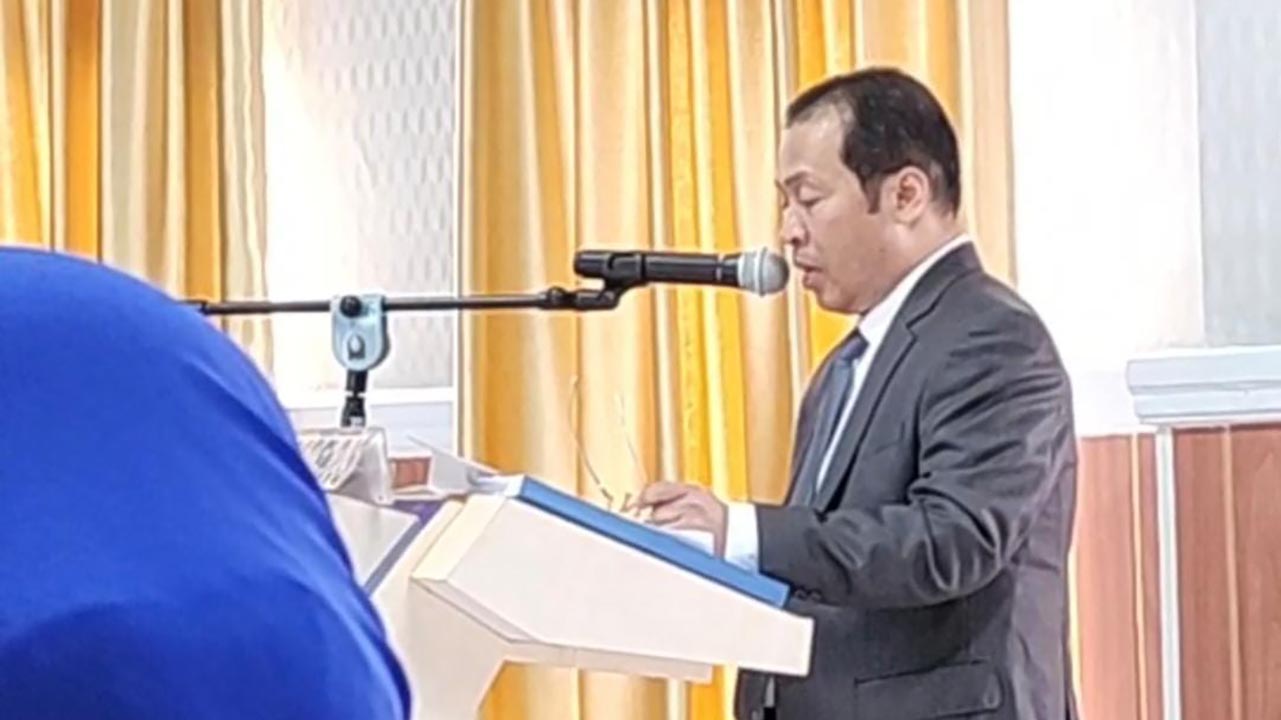 Mantan Bupati Mukomuko, Sapuan Berhasil Menyelesaikan Progam Studi Doktor UNIB dengan Predikat Cum Laude