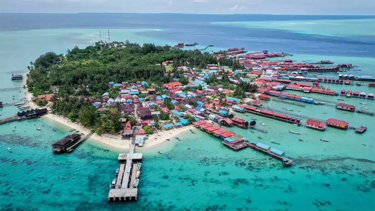 Pesona Alam yang Memukau di Tengah Kepulauan Derawan, Bak Surga Tersembunyi