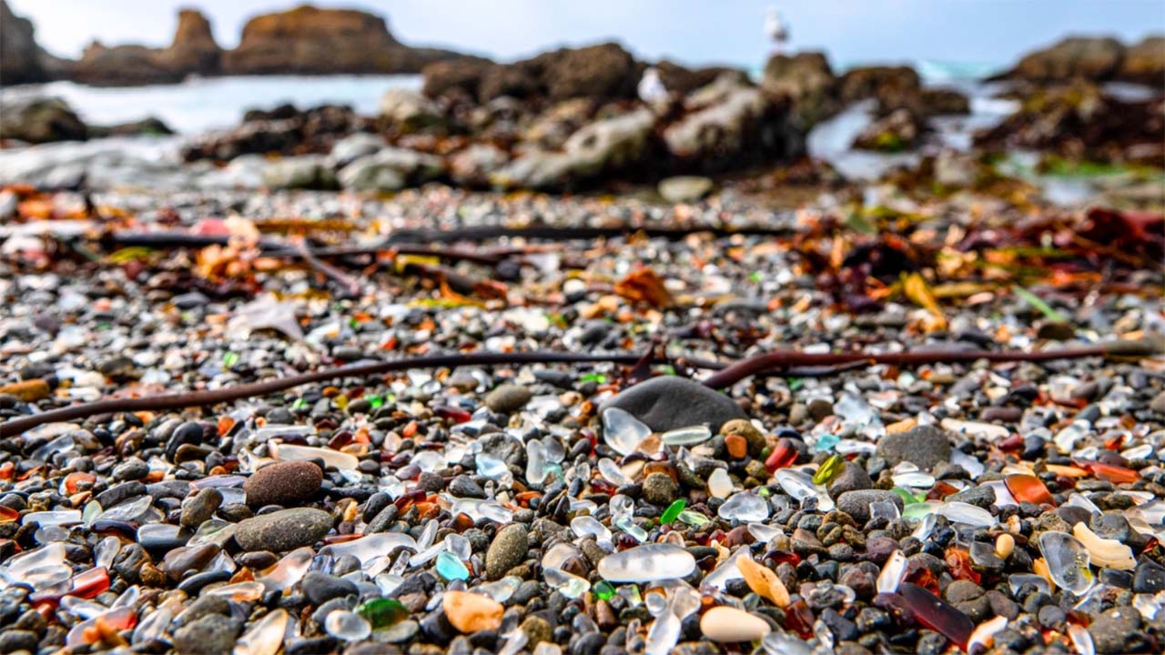 Glass Beach California, Fakta Menarik Pemandangan Pantai Unik dari Sampah Plastik yang Memukau